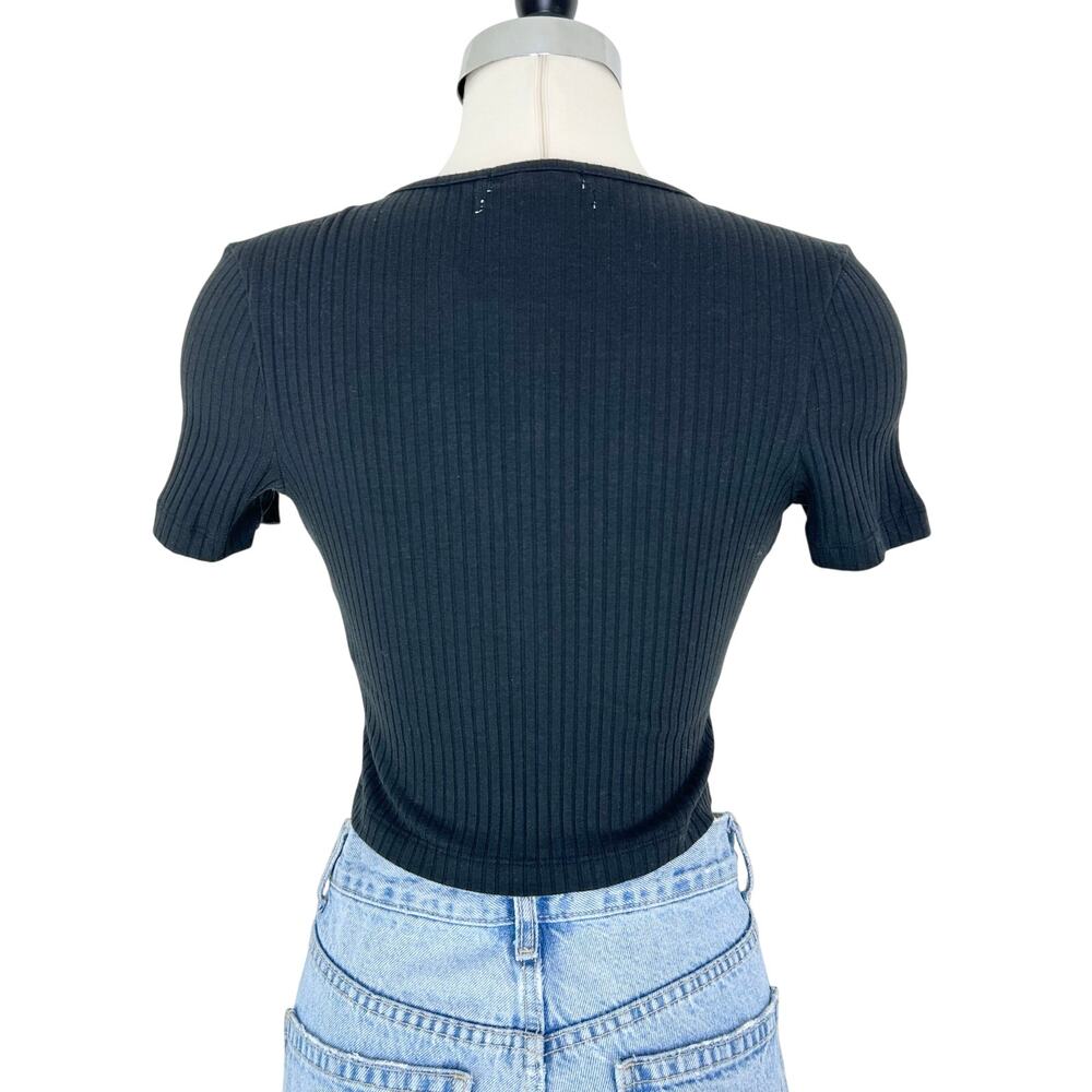 UO Crop Top Hook & Eye Front Closure Ribbed Black Short Sleeve Women's‎ Small - Picture 3 of 7